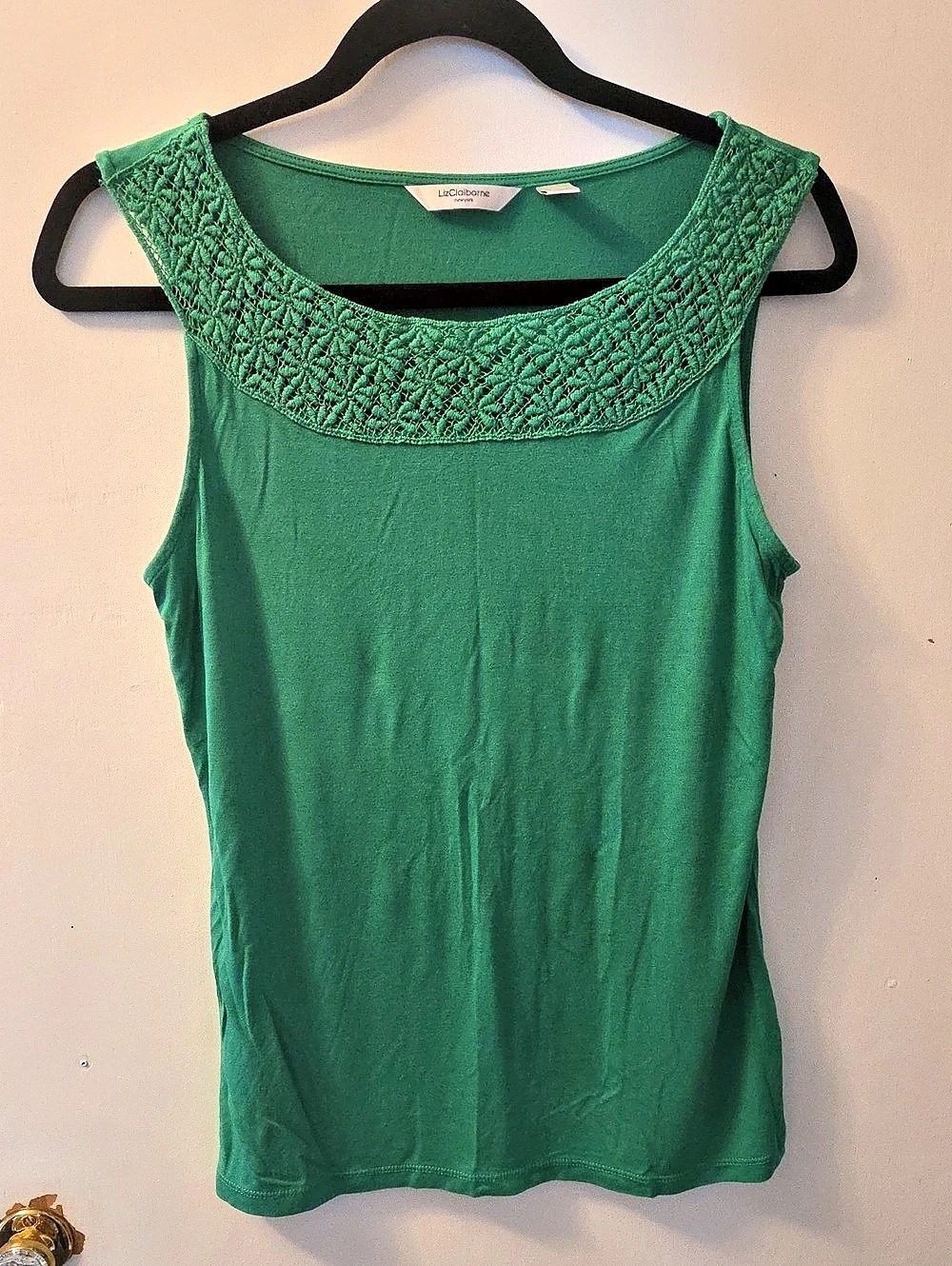 Liz Claiborne Green Embroidered Neckline Tank Top Like New